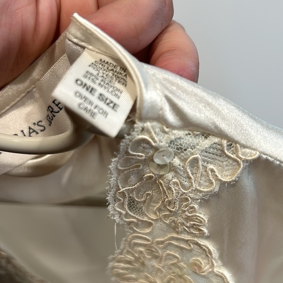 Victoria’s Secret white satin bridal lace sequins, short robe one size white - Picture 4 of 6